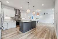 Spacious entertaining kitchen