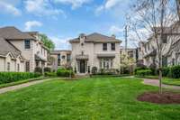 Richland Square is a unique opportunity in our Neighborhood this home is the only freestanding home in this pocket development in the heart of the Richland Neighborhood