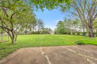 This concrete patio area would make a delightful space to relax or entertain guests! 2314 Racquet Club Dr.     Murfreesboro, TN 37128