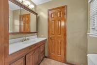 This full bathroom features a single vanity! 2314 Racquet Club Dr.     Murfreesboro, TN 37128