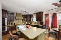 Gourmet Kitchen w/ Quartz Countertops