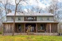 Love the rustic look this home has, it has Johnny Cash written all over it!