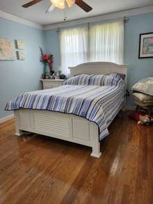 Front bedroom, original oak hardwood floors