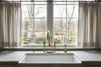 Rohl fixtures throughout.