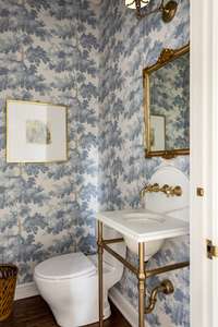 powder room Calacatta marble