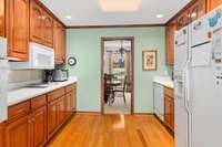 BEAUTIFUL HARDWOOD FLOORS IN KITCHEN