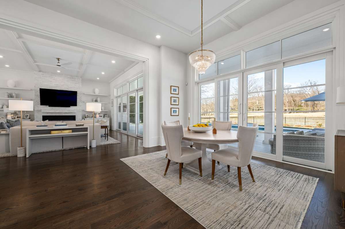 Eat-In Breakfast Area.