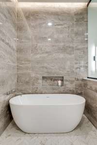 Deep spa soaking tub w/recessed shelf