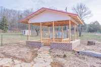 Enclosure protecting the cistern