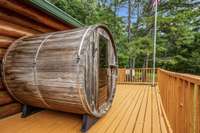 The barrel sauna - perfect to relax after a hard days work is in perfect working order and ready to make you sweat and detoxify in nature