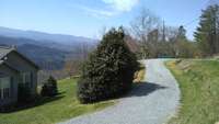 Driveway Million Dollar views. 6yr rental history upper level year round.