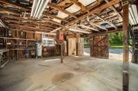 detached workshop/garage