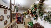 Fantastic small hobby room for decor, wrapping, flower room, etc.