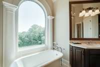 SOAKING TUB IN PRIMARY BATH