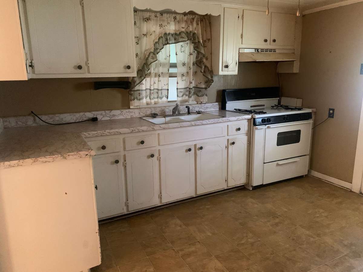 Eat-in Kitchen.