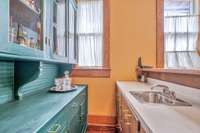 The build-in cabinetry here also makes a beautiful statement.