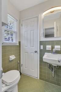 Half Bath ensuite, Jack and Jill