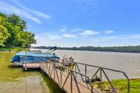 When it's time for the boat, just walk down to the water's edge to your own private dock.