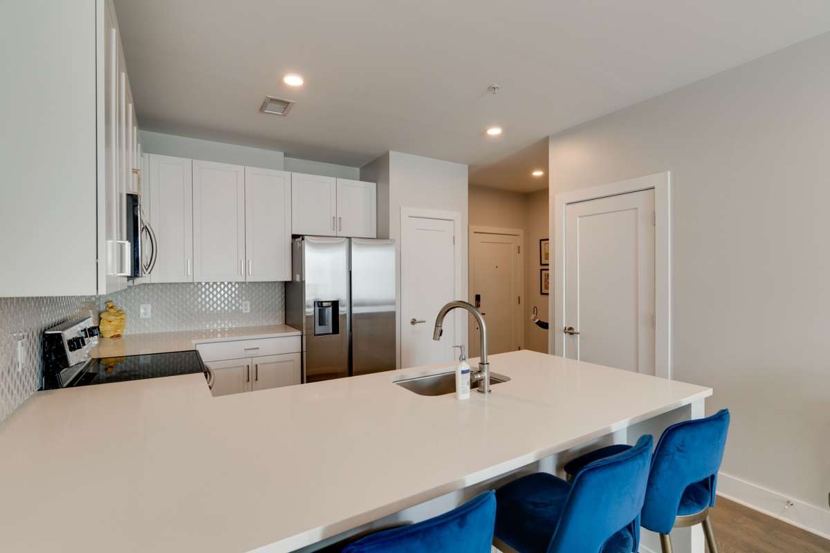 Great working area - Quartz countertop