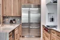 The appliances in this kitchen are incredible.