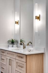 Plenty of counter and cabinet space.