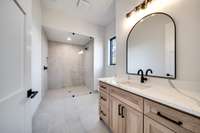 Beautiful en-suite bathroom with a walk in shower.