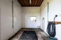 Wash room inside barn to wash animals.