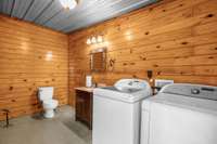 A convenient barn bathroom ensures comfort for those long days spent tending to animals. Functional and clean, with everything you need within arm’s reach. It’s a thoughtful addition that ensures comfort and convenience during your time in the barn.