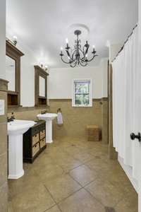 Hall bath shared by bedrooms #3 and #4.