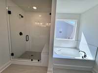 Frameless shower with tiled bench