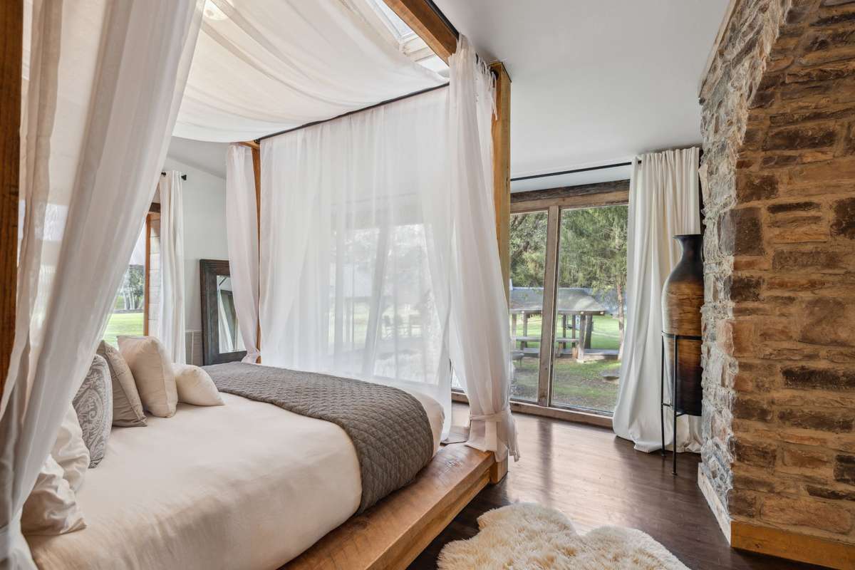 Bedroom with walls of glass in The Apartment