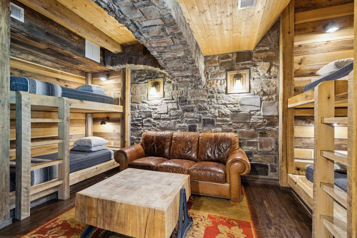 The Bunkhouse - 4 bunk beds and private bathroom