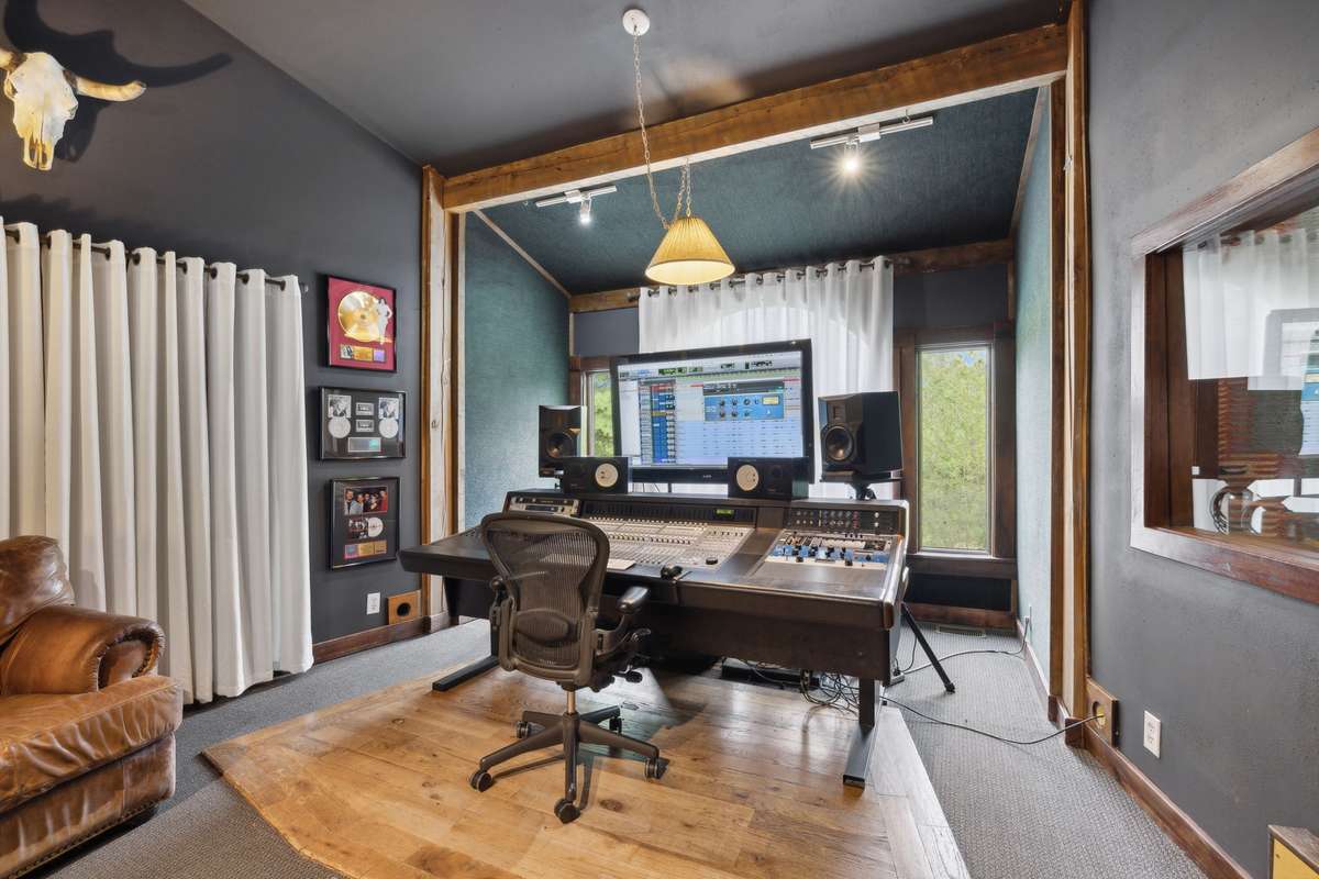 Barefoot Studio