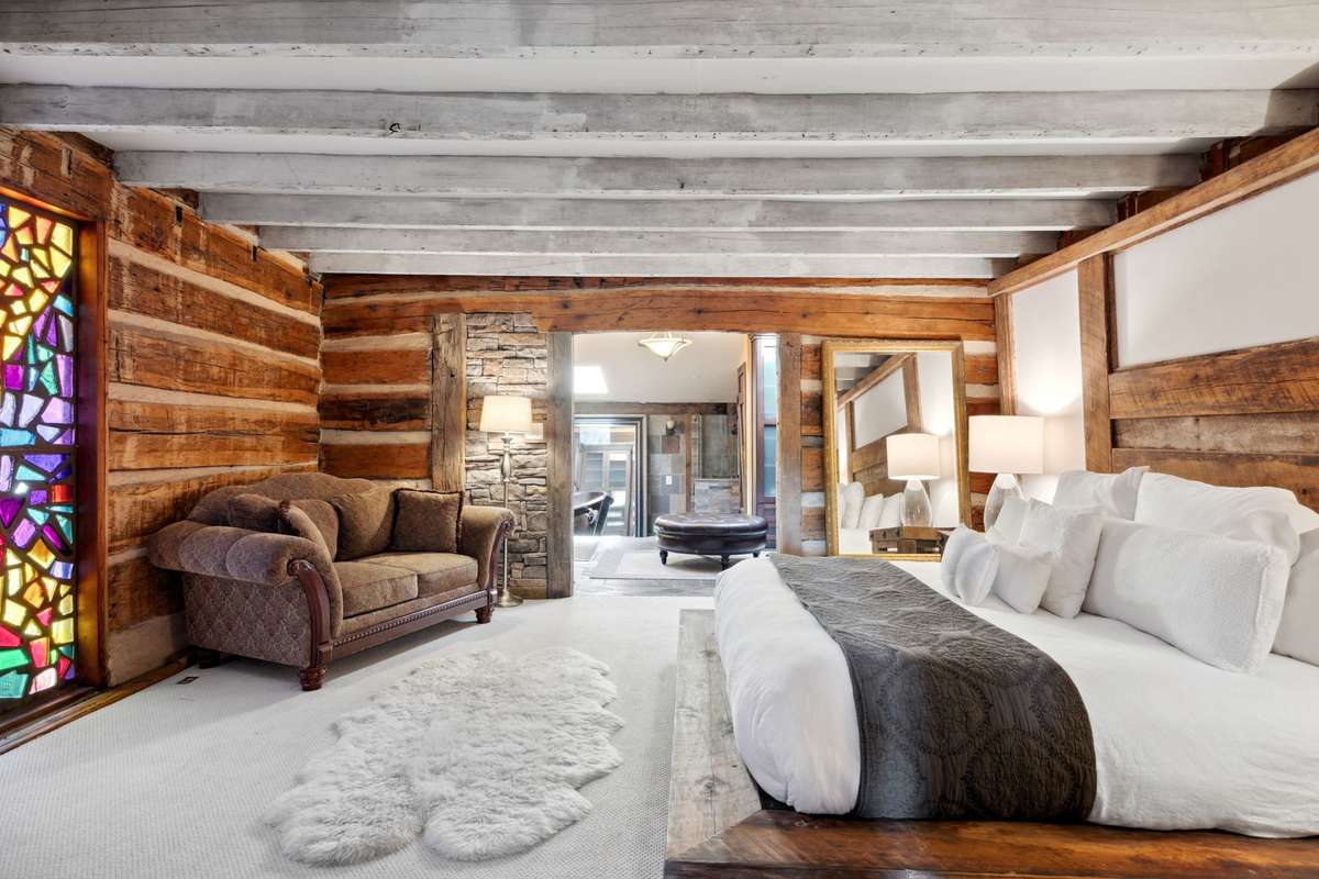 Primary suite in The Cottage