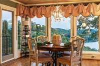 sunroom/breakfast area