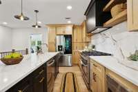 Creating masterpieces or prepping your lunches, you won't be disappointed in this kitchen.