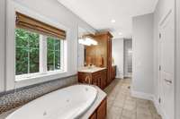 Primary en-suite bath