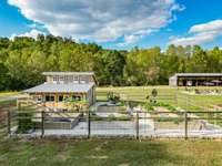 Anyone who Gardens would love this space. This is fully fenced to control the wildlife.