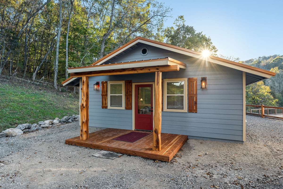600 sq ft guest house with ductless heat/air, covered front and rear porch