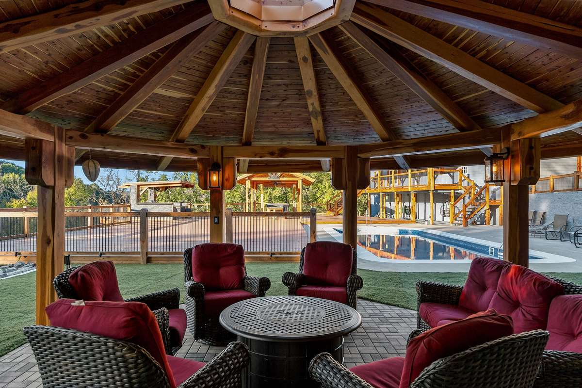 This 18x18 foot octagon shape gazebo has lots of outdoor lights, open skylight, paved flooring and great outdoor fire pit.