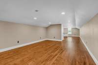 The open layout provides endless possibilities for customization, offering great space for work, study, or leisure, with plenty of natural light and flexibility for various uses.