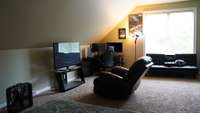 Upstairs bedroom/bonus room with large closet and bathroom