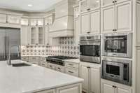 Equipped with top-tier Viking appliances and a Sub-Zero refrigerator, this kitchen is a chef’s dream—offering both style and functionality for creating culinary masterpieces.