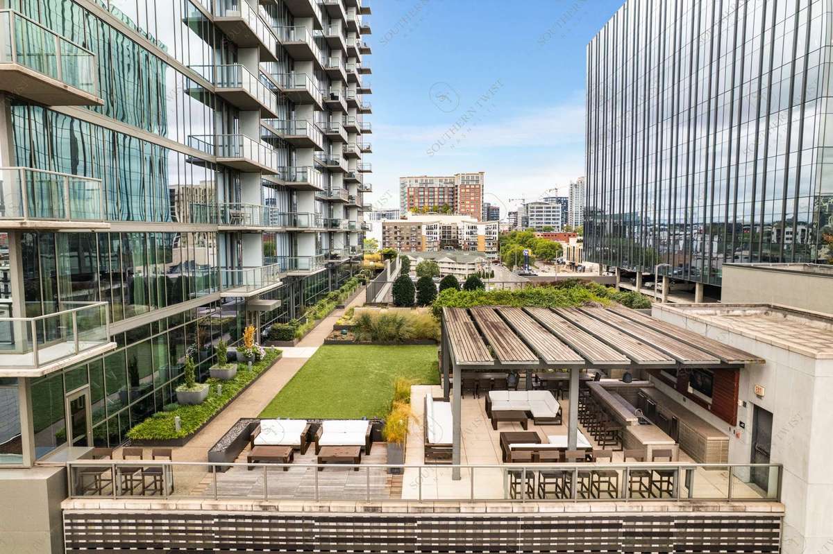 Green rood located below your unit.   Two grilling areas, bar with wine fridge, ice maker and several gathering areas around the building.