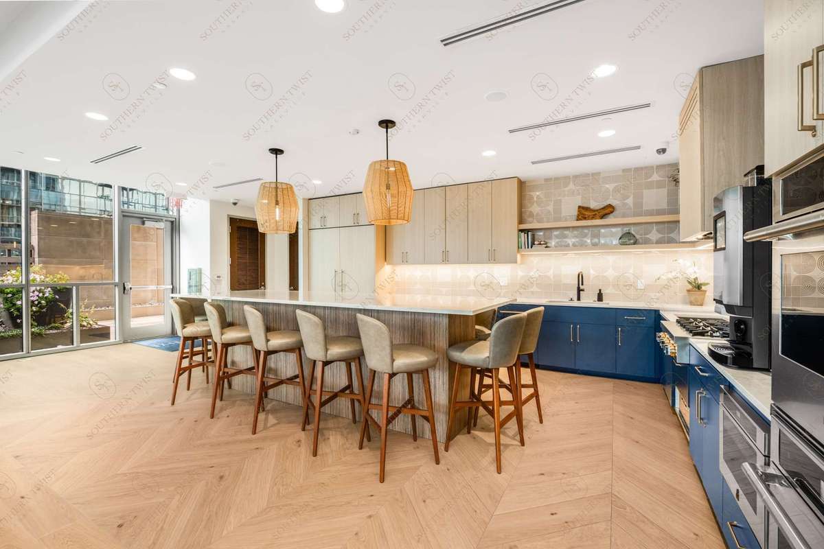 Large gathering kitchen for entertaining with larger crowds