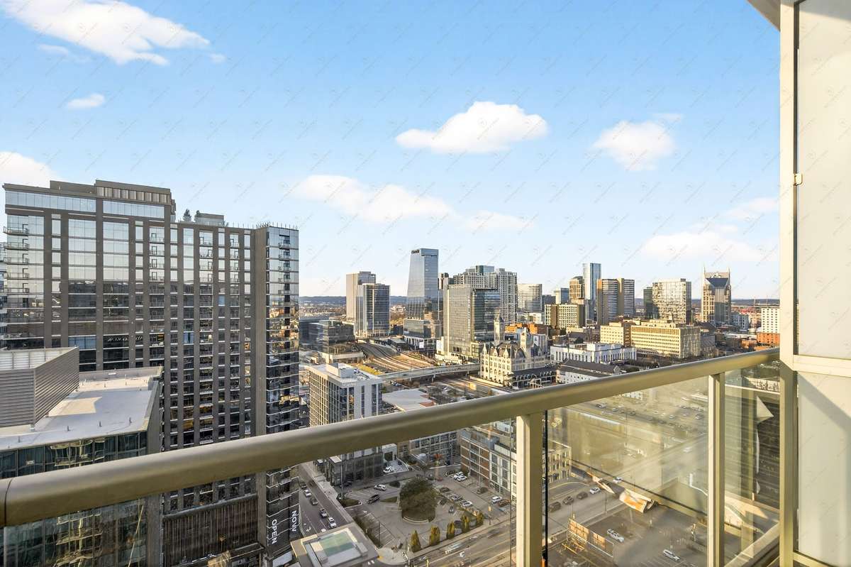 See the view, don't be the view! You only get these Quintessential Downtown Views living on the west side in the Gulch!