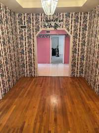 Vaulted Ceiling and hardwood