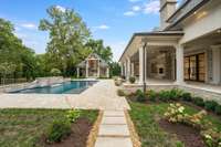 Is this outdoor pool & entertaining space not FABULOUS!!!