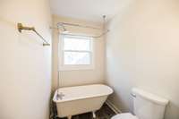 Vintage claw tub/shower combo with shower curtain railing