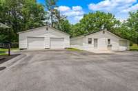 The property includes a spacious 1000+ sqft heated workshop and an additional 800 sqft detached garage, perfect for projects and storage. 6728 Jim Cummings Hwy Bradyville, TN 37026